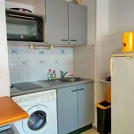 Hotell 2 Pieces Cabine, Piscine, Proche - 6 Pers. - Fr-1-225-792 3*